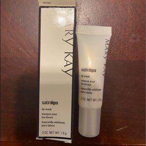Satin Lips Mask